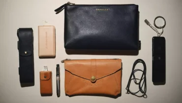 Jak organizować zawartość torebki — praktyczne akcesoria