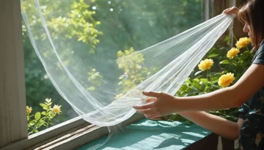 Jak dbać o moskitiery latem i zimą