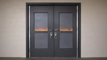 Uszczelki pęczniejące i systemy dymoszczelne w drzwiach przeciwpożarowych